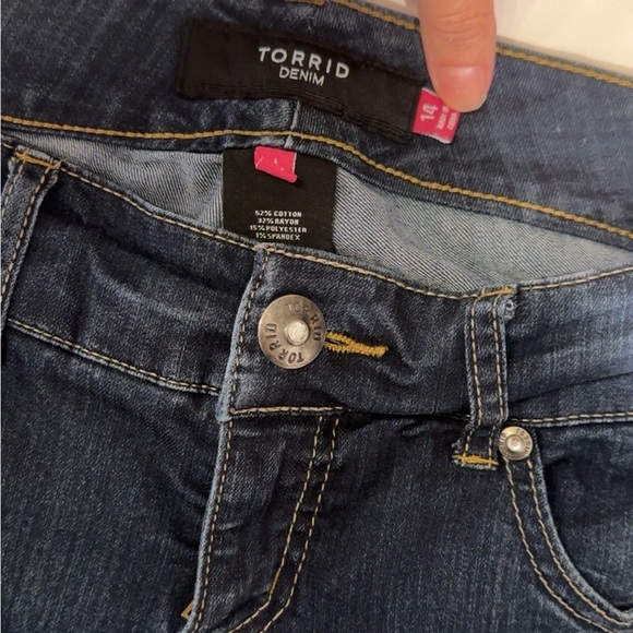 NWOT Torrid Dark Blue Women's Jeans - Picture 2 of 5